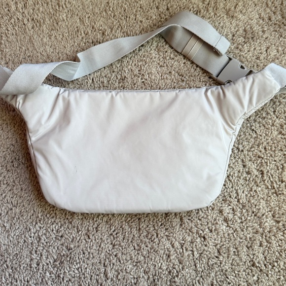 Reebok Classic Gray Belt Bag - Picture 4 of 6